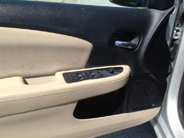 2012 Chrysler 200 Touring 4dr Sedan